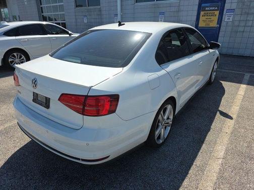 Pure White 2017 Volkswagen Jetta GLI