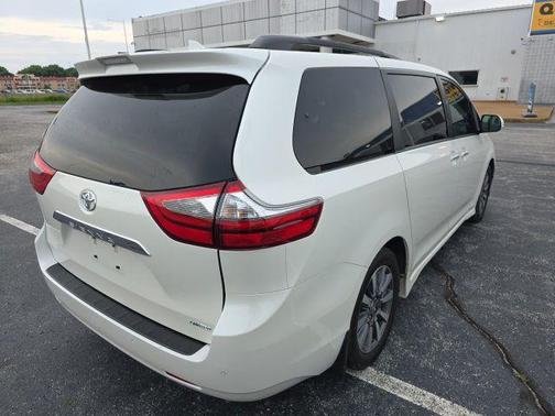 Blizzard Pearl 2020 Toyota Sienna Limited Premium