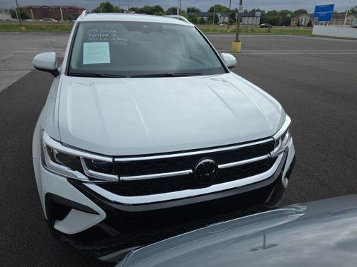 Pure White 2022 Volkswagen Taos 1.5T SEL