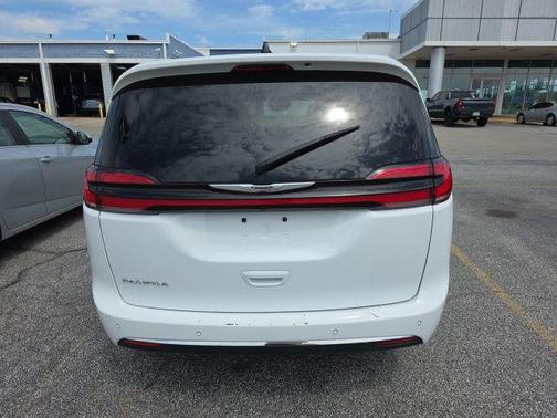Bright White Clearcoat 2025 Chrysler Pacifica L
