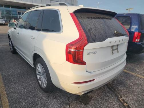 2018 Volvo XC90 T6 Momentum