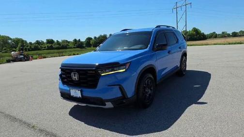 B-638p 2025 Honda Pilot TrailSport