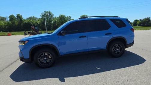 B-638p 2025 Honda Pilot TrailSport