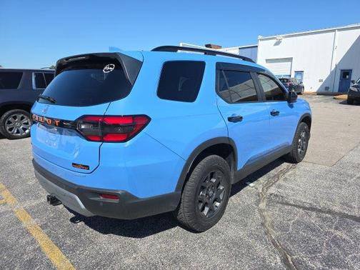 B-638p 2025 Honda Pilot TrailSport