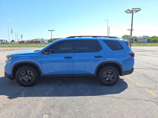 B-638p 2025 Honda Pilot TrailSport