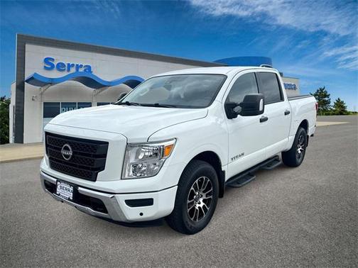 2023 Nissan Titan SV
