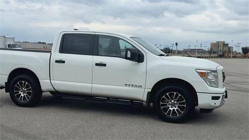 2023 Nissan Titan SV