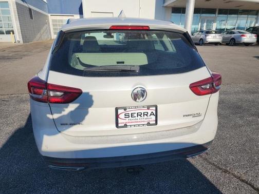 2018 Buick Regal TourX Essence