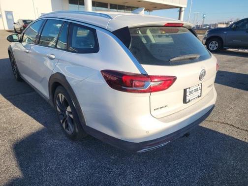2018 Buick Regal TourX Essence