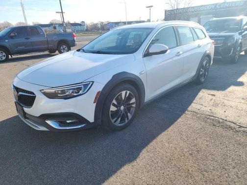 2018 Buick Regal TourX Essence