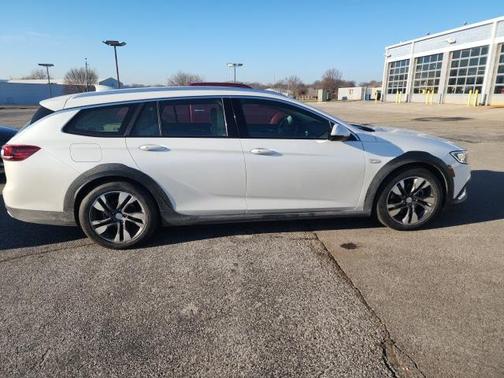 2018 Buick Regal TourX Essence