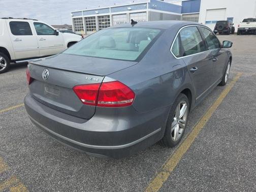 2013 Volkswagen Passat 2.0 TDI SE w/ Sunroof