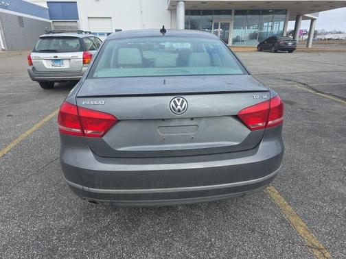 2013 Volkswagen Passat 2.0 TDI SE w/ Sunroof