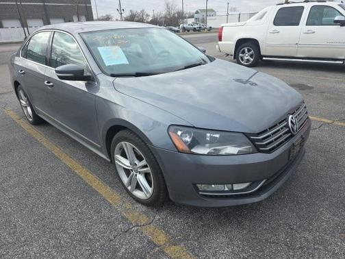 2013 Volkswagen Passat 2.0 TDI SE w/ Sunroof