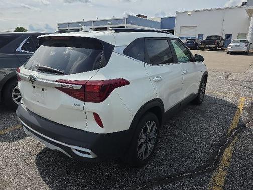 Snow White Pearl 2021 Kia Seltos EX