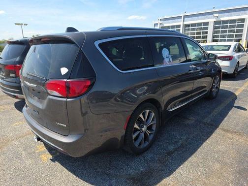 Granite Crystal Metallic Clearcoat 2018 Chrysler Pacifica Limited
