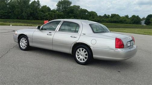2011 Lincoln Town Car Signature