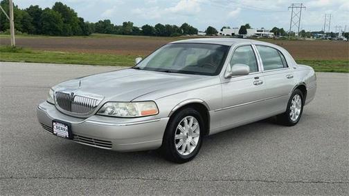 2011 Lincoln Town Car Signature