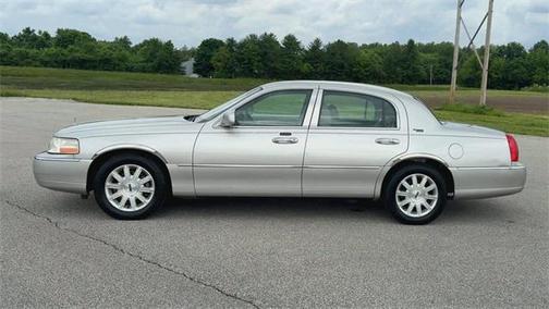 2011 Lincoln Town Car Signature