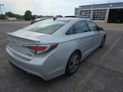 Ion Silver 2017 Hyundai SONATA Hybrid Limited