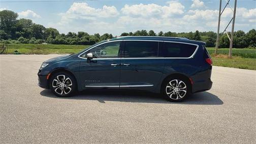 2022 Chrysler Pacifica L