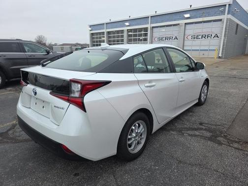 2021 Toyota Prius LE