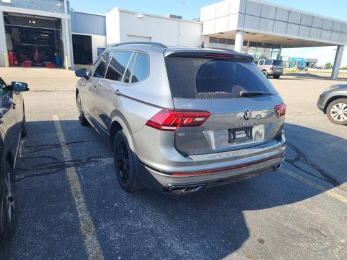 2022 Volkswagen Tiguan 2.0T SE R-Line Black