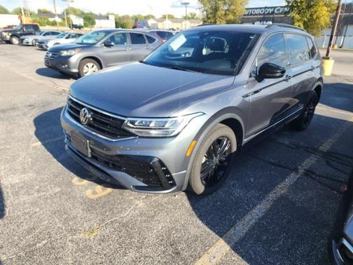 2022 Volkswagen Tiguan 2.0T SE R-Line Black