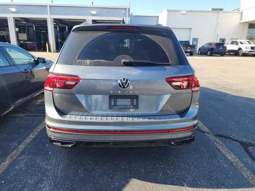 2022 Volkswagen Tiguan 2.0T SE R-Line Black