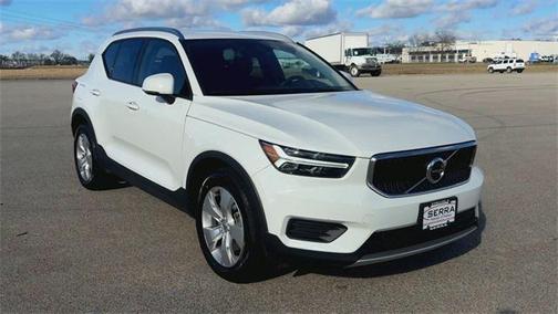 2020 Volvo XC40 T5 Momentum