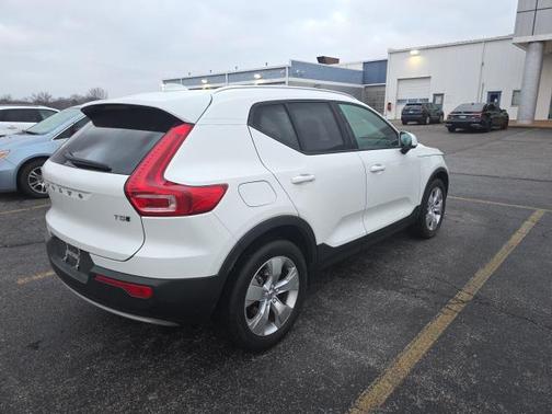 2020 Volvo XC40 T5 Momentum