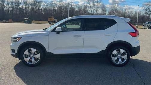 2020 Volvo XC40 T5 Momentum