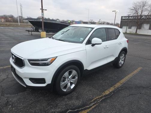 2020 Volvo XC40 T5 Momentum