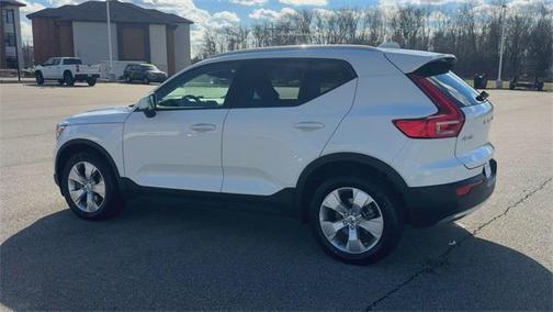 2020 Volvo XC40 T5 Momentum