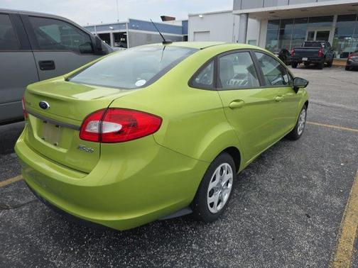 LIME SQUEEZE METALLIC 2013 Ford Fiesta SE
