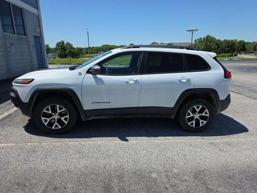 Bright White Clearcoat 2016 Jeep Cherokee Trailhawk