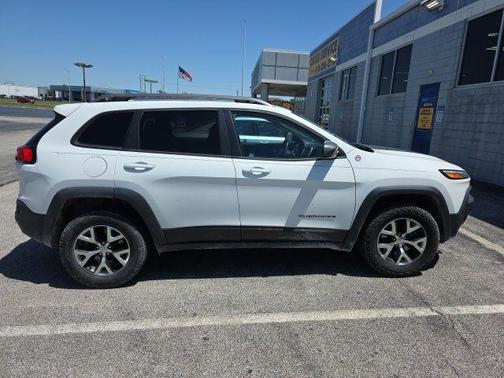 Bright White Clearcoat 2016 Jeep Cherokee Trailhawk