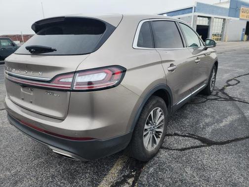2019 Lincoln Nautilus Select