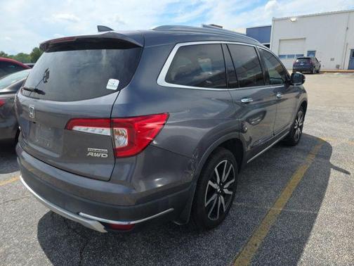 Modern Steel Metallic 2020 Honda Pilot Touring 8-Passenger