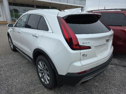 Crystal White Tricoat 2020 Cadillac XT4 Premium Luxury