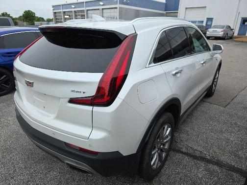 Crystal White Tricoat 2020 Cadillac XT4 Premium Luxury