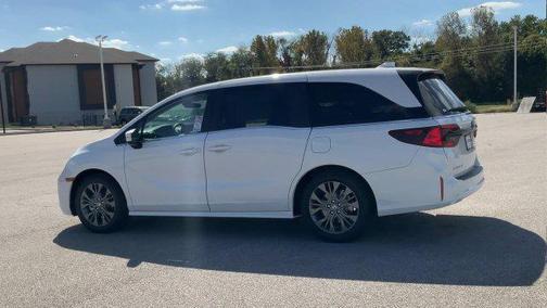 Platinum White Pearl 2027 Honda Odyssey Touring