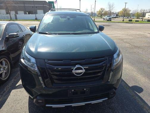 2023 Nissan Pathfinder SL 4WD