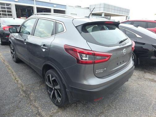 Gun Metallic 2020 Nissan Rogue Sport SL