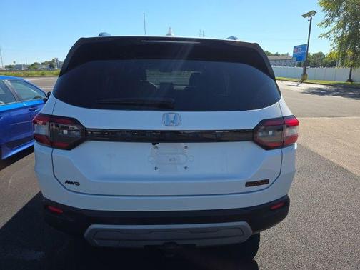 Platinum White Pearl 2025 Honda Pilot TrailSport