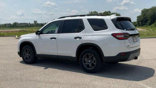 Platinum White Pearl 2025 Honda Pilot TrailSport
