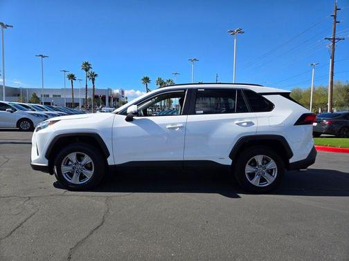 2025 Toyota RAV4 Hybrid XLE