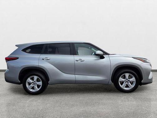 Celestial Silver Metallic 2023 Toyota Highlander LE