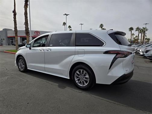 2025 Toyota Sienna XLE