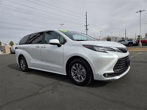 2025 Toyota Sienna XLE